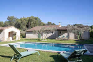 Au petit Mas. Location maison avec piscine à St rémy de provence