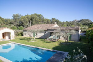 Au petit Mas. Location maison avec piscine à St rémy de provence