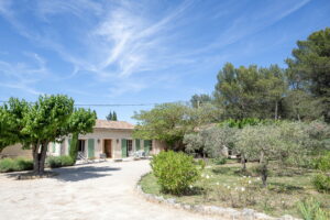 Au petit Mas. Location maison avec piscine à St rémy de provence